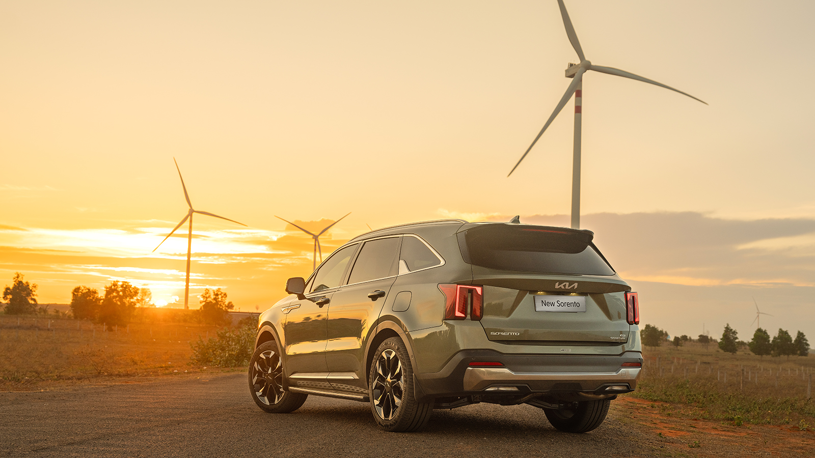 BỀ THẾ VỮNG CHÃI NÊU BẬT KHÍ CHẤT SUV MẠNH MẼ